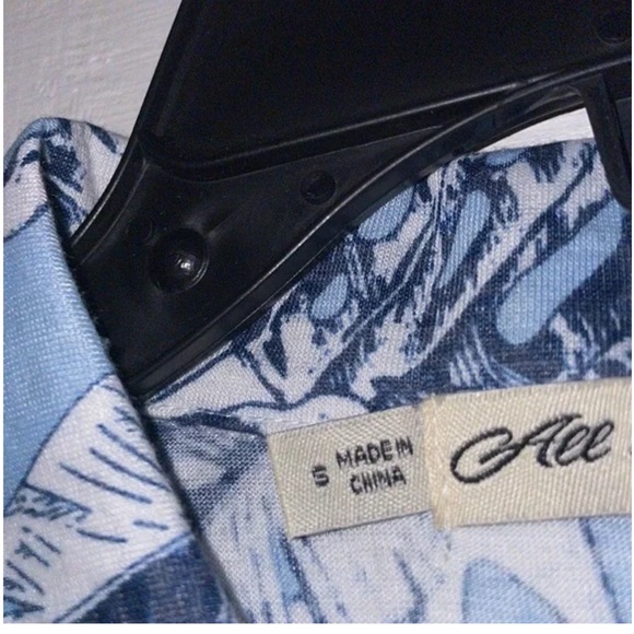 NWT All in Love Top button up shirt Blue size small White Short Sleeve Hawaiian - Picture 7 of 8